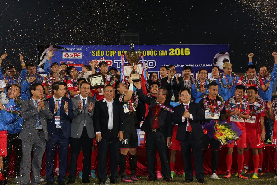 Siêu cúp Quốc gia 2016-cúp THACO đã được trao vào tay người xứng đáng.