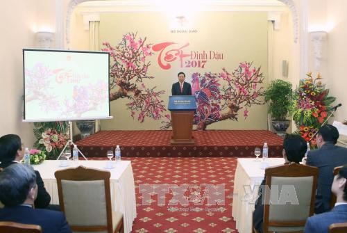 Phó Thủ tướng Phạm Bình Minh phát biểu tại buổi gặp mặt báo chí. Ảnh: Phạm Kiên - TTXVN