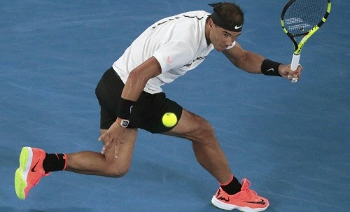 Sức bền và tâm lý vững vàng giúp Nadal giành chiến thắng sát nút nước đàn em. Ảnh: Reuters.