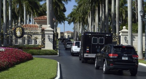 Đoàn xe của ông Trump tại Florida hôm 11/2. 