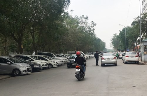 Điểm trông xe lậu tại đường Linh Đường đoạn qua các toà nhà chung cư HH – Linh Đàm