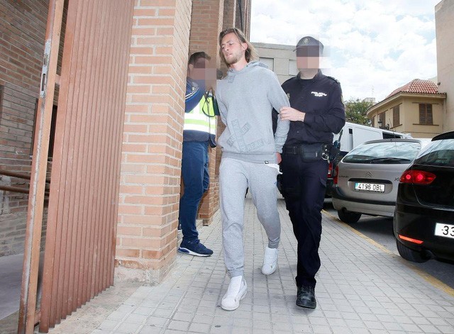 Cầu thủ Michael Wayne Fernandez bị bắt vì dàn xếp tỷ số ở trận gặp Barcelona B