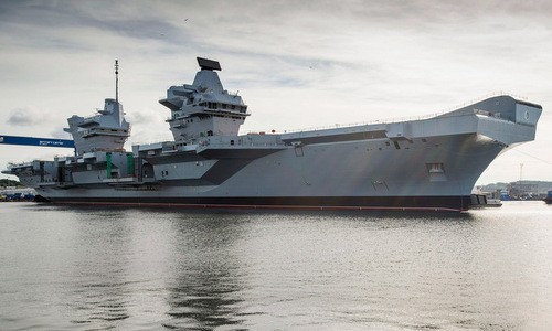 Tàu sân bay HMS Queen Elizabeth trong quá trình hoàn thiện. Ảnh: Bộ Quốc phòng Anh. 