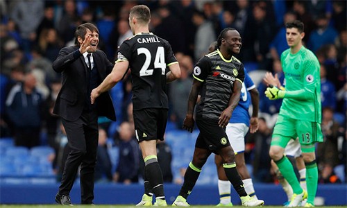 Với Conte, Chelsea đã trở lại mạnh mẽ sau một mùa giải 2015-2016 bị coi là thảm hoạ. Ảnh: Reuters. 