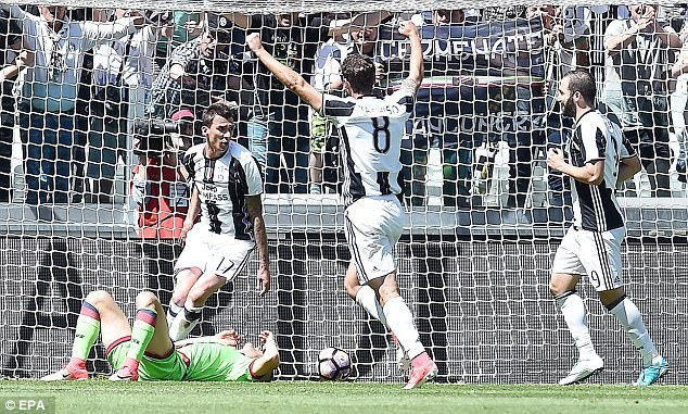 Juventus lập kỷ lục vô địch Serie A