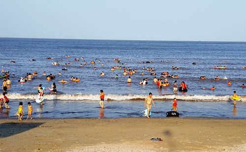 Bãi biển khu 2 Đồ Sơn, nơi 2 du khách đến từ Thanh Hóa gặp nạn. 