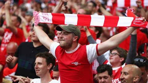 CĐV Arsenal bị 'chém đẹp' cho mỗi bàn thắng ở Premier League