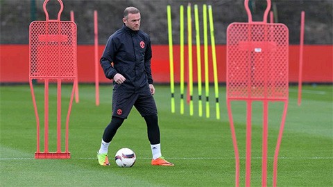 Rút ngắn kì nghỉ, Rooney lấy lòng Mourinho