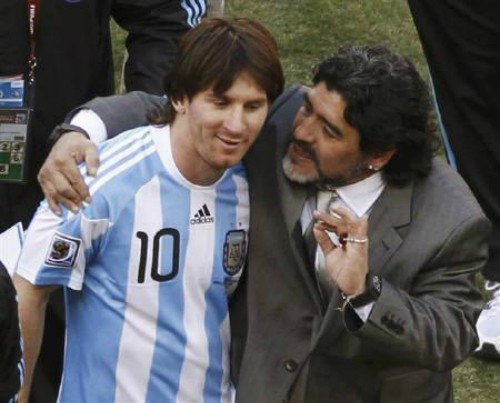 Messi và Maradona khi làm việc cùng nhau ở World Cup 2010. Ảnh: Reuters. 