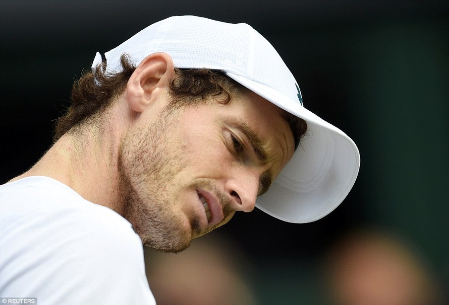 Thua sốc ở tứ kết, Murray trở thành cựu vương Wimbledon
