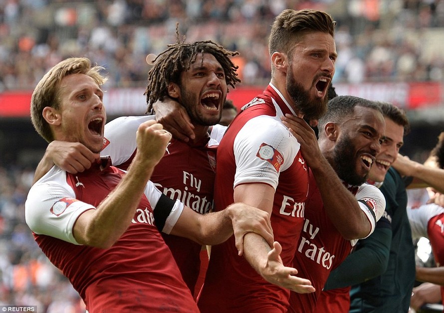 VIDEO - Arsenal vượt qua Chelsea sau loạt penalty cân não