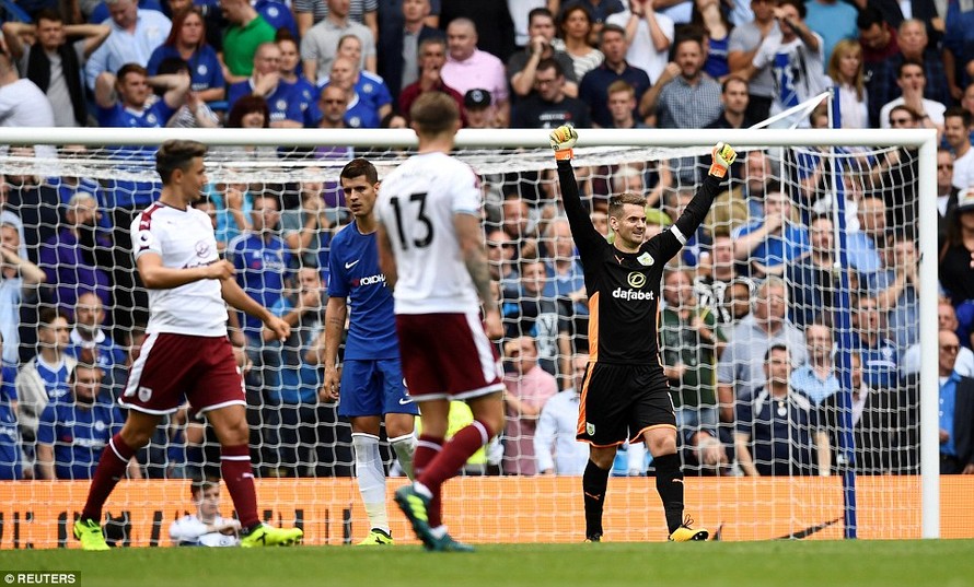 Chelsea thất thủ trong trận mở màn 'điên rồ' giải Ngoại hạng Anh