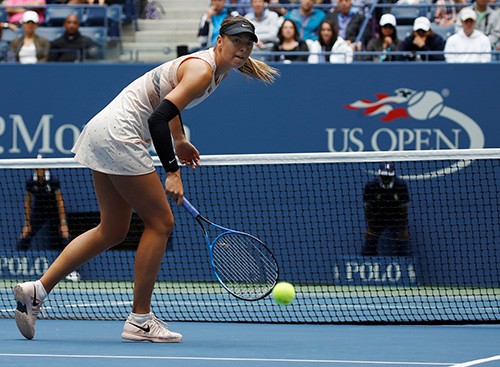 Sharapova không thể thi đấu tốt như ba vòng trước, khi vết đau khiến cô mắc nhiều lỗi.