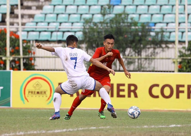 U18 Việt Nam (áo đỏ) thắng đậm 5-0 trước Philippines. Ảnh: VFF