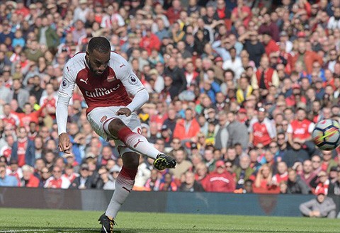 Không phải Harry Kane hay Gabriel Jesus, chính tân binh Alexandre Lacazette của Arsenal mới là tiền đạo có hiệu suất ghi bàn cao nhất Ngoại hạng Anh.