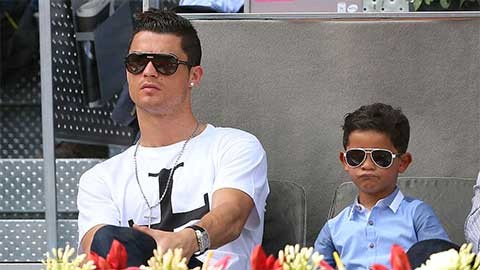 Ronaldo nở mày nở mặt vì con trai ghi 6 bàn trong một trận đấu