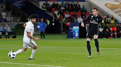 Bale (phải) ghi bàn ấn định chiến thắng 2-1 cho Real