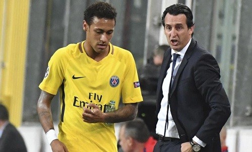 Emery bị trộm lấy mất hai chiếc áo đấu của Neymar. Ảnh: AP. 
