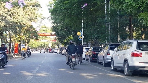 Đường Trần Hưng Đạo nằm trong 4 tuyến đường thuộc dải trung tâm mà Hải Phòng thực hiện lệnh cấm đỗ xe ô tô. Ảnh: Giang Chinh 
