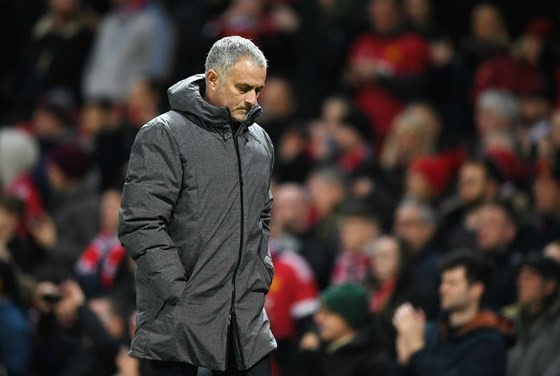 HLV Jose Mourinho tỏ rõ bất lực với chất lượng đội hình đang có.