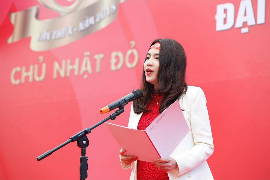 Bà Trần Thị Như Trang phát biểu tại buổi lễ. Ảnh Hồng Vĩnh.
