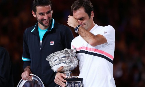 Federer bật khóc như đứa trẻ với Grand Slam thứ 20, dù anh vẫn chưa thể lấy lại ngôi số một thế giới của Nadal.