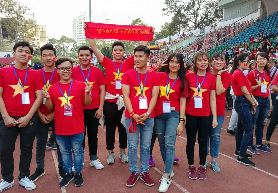 CĐV hào hứng chờ đón buổi giao lưu với các tuyển thủ U23 Việt Nam. 