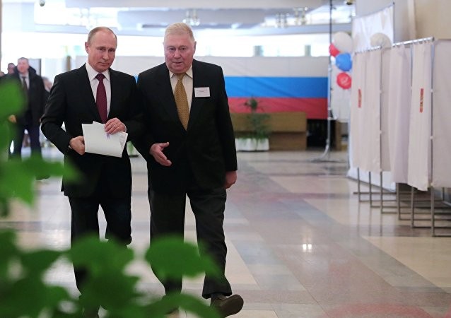 Tổng thống Nga Putin đi bỏ phiếu tại Moskva. Ảnh: Sputnik