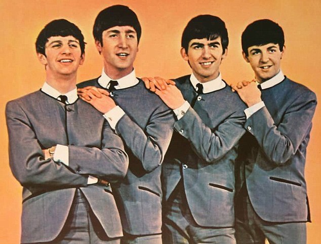Dàn sao Liverpool hóa thân thành 'Tứ quái Beatles'