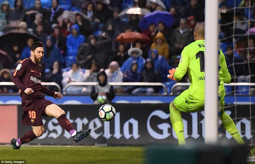Messi lập kỷ lục trong ngày Barca đăng quang