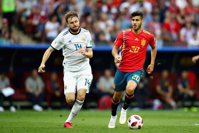 Granat trong trận đấu với Tây Ban Nha