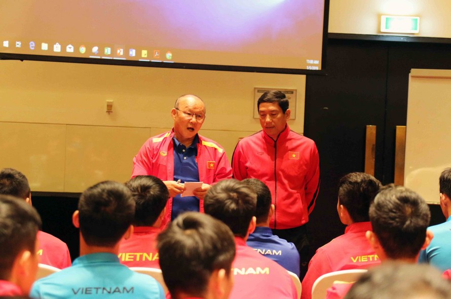 HLV Park Hang Seo nhắc nhở các học trò phải tôn trọng quyết định của trọng tài 