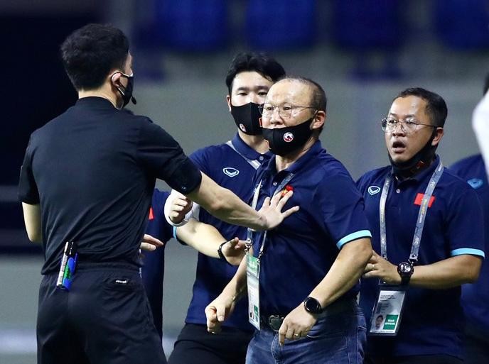 HLV Park Hang-seo không được chỉ đạo trận Việt Nam vs UAE.. Ảnh: Zing