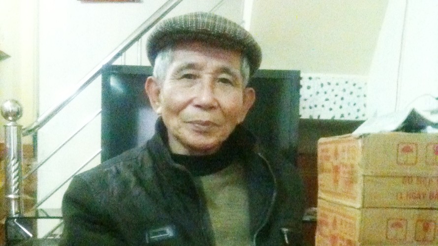 Ông Phạm Văn Nam - Trưởng khu phố Nhà Chung trả lời báo chí về trường hợp Đỗ Văn Lợi