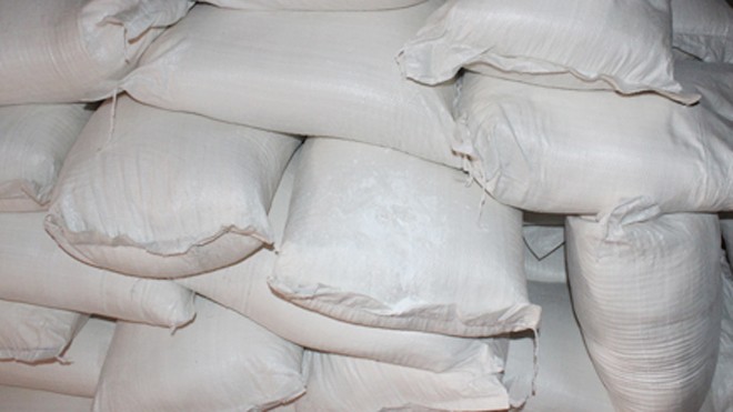 Hàng chục bao bì chứa bột chiên giòn do Trung Quốc sản xuất bị phát hiện tại cơ sở của Cty Hưng Thịnh