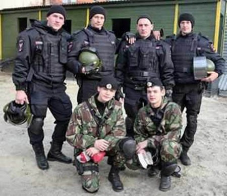 Các cặp sinh đôi đầu tiên trong biên chế thường trực của cảnh sát cơ động Rostov.