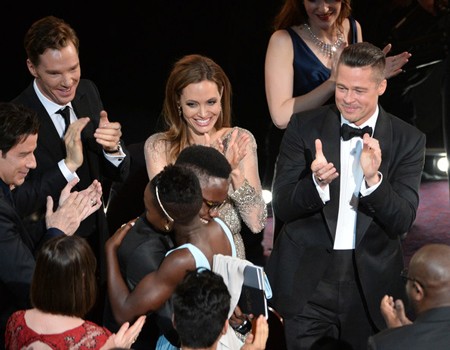 Đoàn làm phim '12 năm nô lệ' vui mừng nhận giải thưởng Phim xuất sắc nhất Oscar 2014