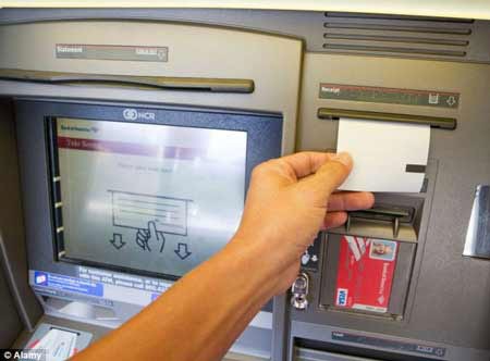 Hóa đơn từ máy ATM có thể gây nhiễm độc.