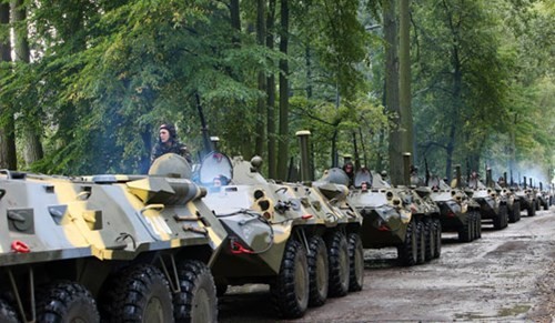 Đoàn xe bọc thép của quân đội Ukraine. 