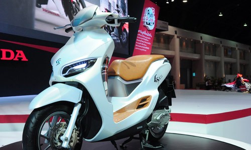 Honda ra mắt xe tay ga ES01 concept