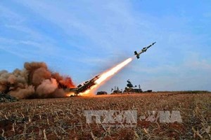 Một vụ phóng thử tên lửa của Triều Tiên (Nguồn: AÌP/KCNA)