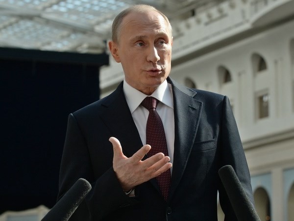 Tổng thống Nga Vladimir Putin gặp gỡ báo chí sau cuộc giao lưu trực tuyến ngày 17/4 tại thủ đô Moscow.