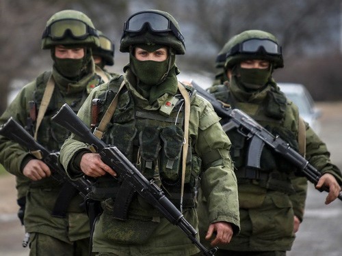  Lực lượng đặc nhiệm Nga tại Crimea - Ảnh: Reuters 