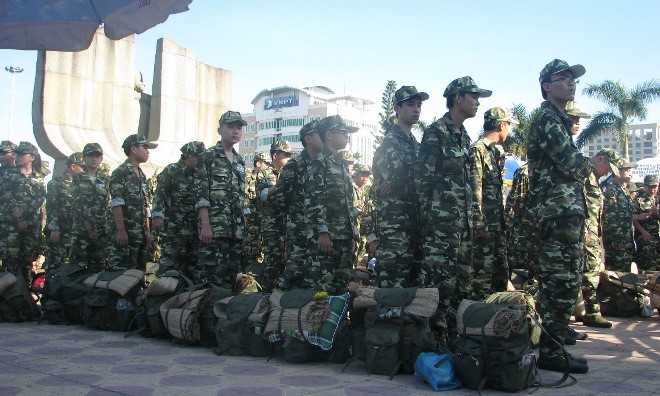 Học viên hào hứng tại Lễ xuất quân Học kỳ trong quân đội năm 2014