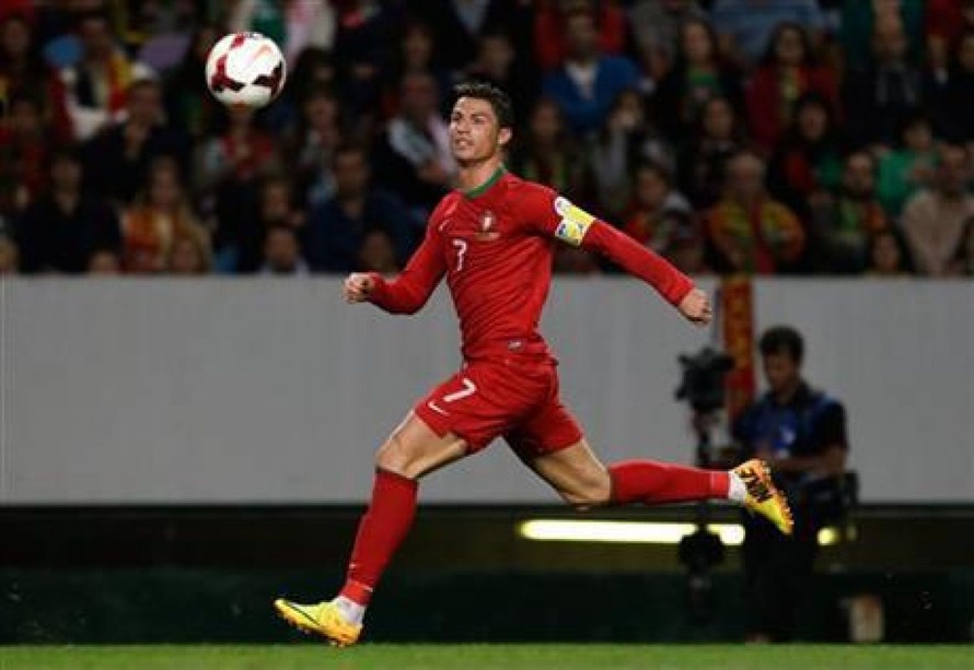 TIN NHANH World Cup tối 19/6: Ronaldo sẽ trả giá nếu nén đau thi đấu