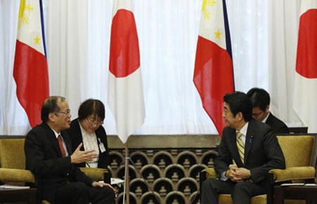 Tổng thống Aquio và Thủ tướng Abe trong cuộc hội đàm tại Tokyo.