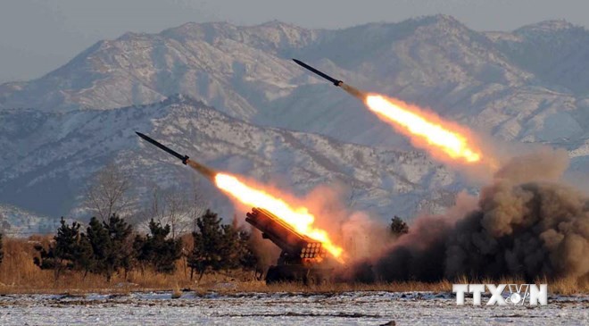 Ảnh tư liệu: quân đội Triều Tiên bắn đạn pháo trong một cuộc tập trận. (Nguồn: Yonhap/ TTXVN)