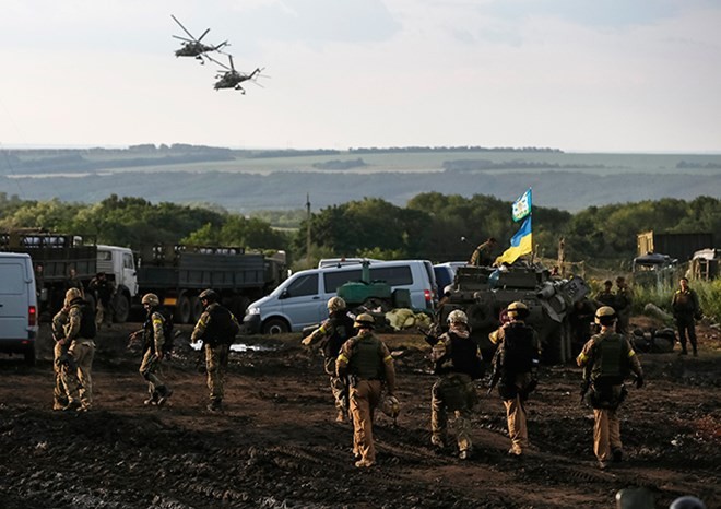 Quân đội Ukraine tập trung lực lượng ở gần Slavyansk hôm 8/7. (Ảnh: Reuters)