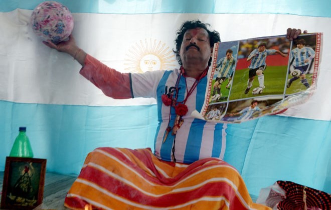 TIN NHANH World Cup tối 12/7: Pháp sư Ấn Độ cầu thần linh giúp Messi