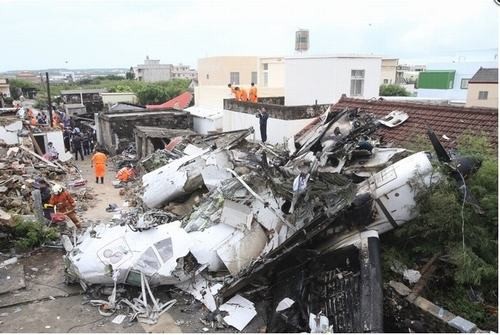 Hiện trường thảm khốc vụ máy bay rơi ở Đài Loan khiến 48 người thiệt mạng.